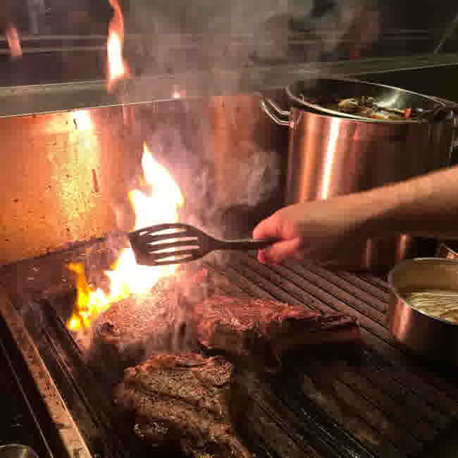 Steak van de week op de grill bij de Paerdestal in Hoorn